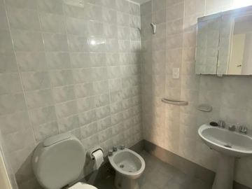 VENTA Departamento 2 dormitorios, 2 baños. Plena Nueva Córdoba.