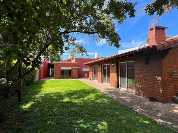 Casa de 3 AMBIENTES en venta