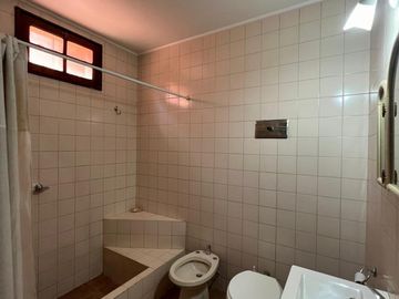 Casa de 3 AMBIENTES en venta