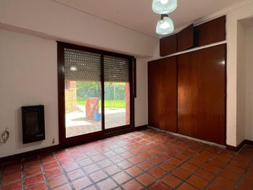 Casa de 3 AMBIENTES en venta