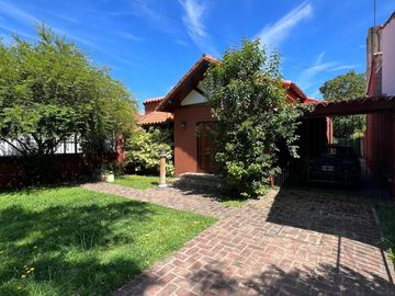 Casa de 3 AMBIENTES en venta