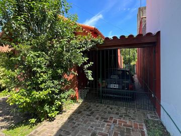 Casa de 3 AMBIENTES en venta