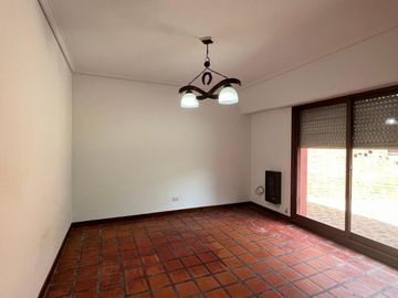 Casa de 3 AMBIENTES en venta
