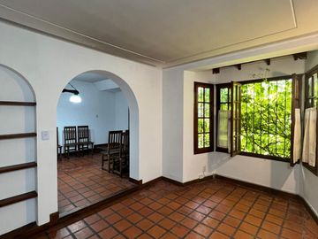 Casa de 3 AMBIENTES en venta