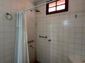 Casa de 3 AMBIENTES en venta