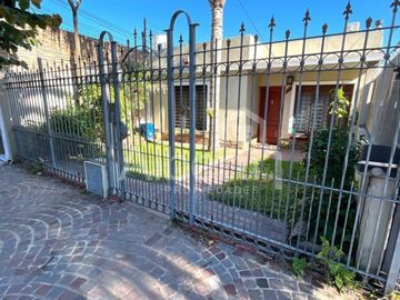 VENTA EL PALOMAR CASA PH AL FRENTE 3 AMBIENTES.