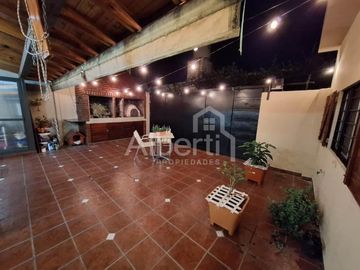 VENTA EL PALOMAR CASA PH AL FRENTE 3 AMBIENTES.