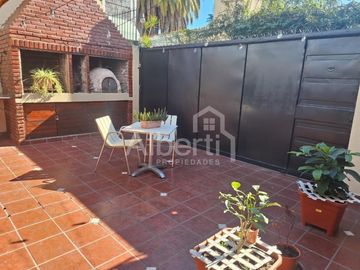 VENTA EL PALOMAR CASA PH AL FRENTE 3 AMBIENTES.