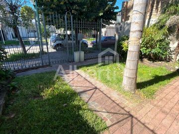 VENTA EL PALOMAR CASA PH AL FRENTE 3 AMBIENTES.