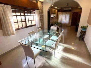 VENTA EL PALOMAR CASA PH AL FRENTE 3 AMBIENTES.