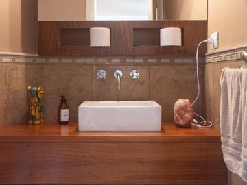 SOÑADA CASA EN VILLA ALLENDE GOLF-  IDEAL EMPRENDIMIENTO COMERCIAL -