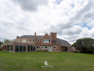 SOÑADA CASA EN VILLA ALLENDE GOLF-  IDEAL EMPRENDIMIENTO COMERCIAL -