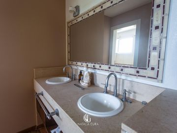 SOÑADA CASA EN VILLA ALLENDE GOLF-  IDEAL EMPRENDIMIENTO COMERCIAL -