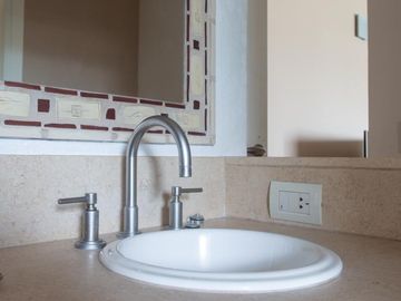 SOÑADA CASA EN VILLA ALLENDE GOLF-  IDEAL EMPRENDIMIENTO COMERCIAL -