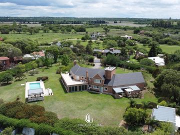 SOÑADA CASA EN VILLA ALLENDE GOLF-  IDEAL EMPRENDIMIENTO COMERCIAL -