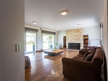 SOÑADA CASA EN VILLA ALLENDE GOLF-  IDEAL EMPRENDIMIENTO COMERCIAL -