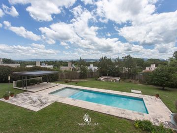 SOÑADA CASA EN VILLA ALLENDE GOLF-  IDEAL EMPRENDIMIENTO COMERCIAL -