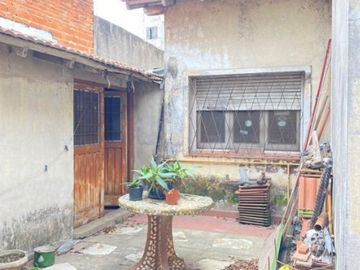 CHALET DE 4 AMBIENTES A REFACCIONAR EN VENTA - MORON NORTE