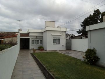 Hermosa Casa Americana en VENTA en Glew, APTA CRÉDITO HIPOTECARIO.
