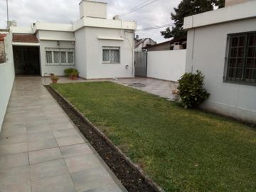 Hermosa Casa Americana en VENTA en Glew, APTA CRÉDITO HIPOTECARIO.