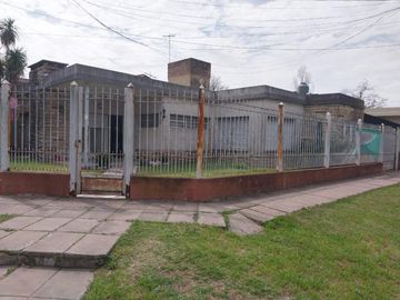 Propiedad en excelente estado e impecables condiciones. Juan M. Fragio 1101, Ituzaingó (prov. Buenos Aires)