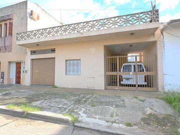 Venta Casa 4 Ambientes Con Local Al Frente En El Palomar