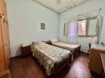 Venta Casa 4 Ambientes Con Local Al Frente En El Palomar