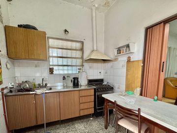 Venta Casa 4 Ambientes Con Local Al Frente En El Palomar