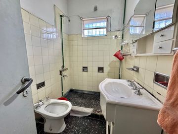 Venta Casa 4 Ambientes Con Local Al Frente En El Palomar