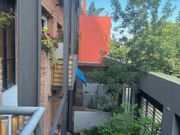 3 AMBIENTES AL FRENTE Y CONTRAFRENTE  , CON COCHERA , IMPECABLE