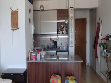 SE VENDE DPTO CON BALCON Y COCHERA EXCELENTE ESTADO