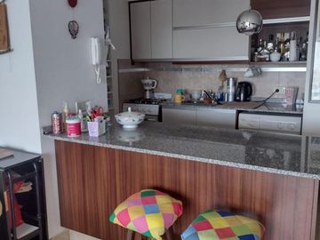 SE VENDE DPTO CON BALCON Y COCHERA EXCELENTE ESTADO
