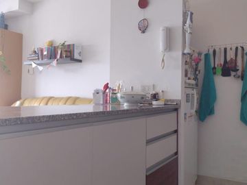 SE VENDE DPTO CON BALCON Y COCHERA EXCELENTE ESTADO