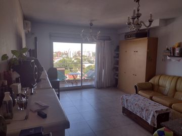 SE VENDE DPTO CON BALCON Y COCHERA EXCELENTE ESTADO
