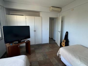 Casa de cinco ambientes en venta