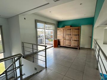 Casa de cinco ambientes en venta