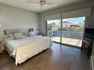 Casa de cinco ambientes en venta