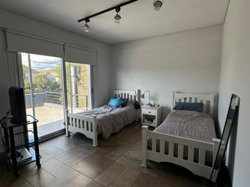 Casa de cinco ambientes en venta