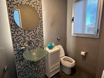 Casa de cinco ambientes en venta
