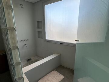 Casa de cinco ambientes en venta