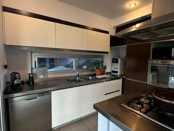 Casa de cinco ambientes en venta