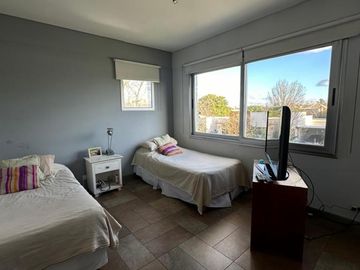 Casa de cinco ambientes en venta