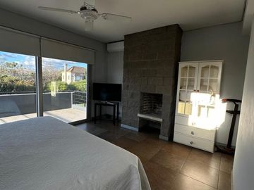 Casa de cinco ambientes en venta