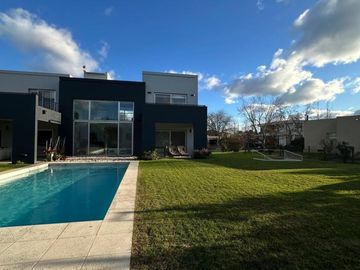 Casa de cinco ambientes en venta