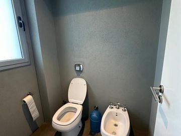 Casa de cinco ambientes en venta