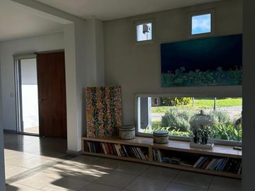 Casa de cinco ambientes en venta