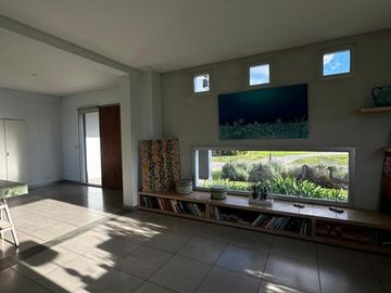 Casa de cinco ambientes en venta