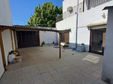 Ph De 4 Ambientes En Dos Plantas, Amplio, Garaje, Parrilla, Oportunidad