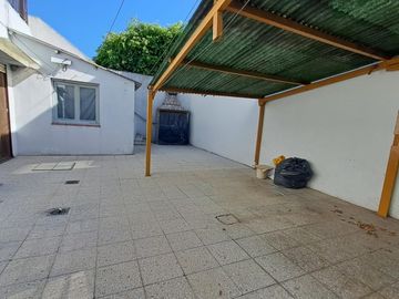 Ph De 4 Ambientes En Dos Plantas, Amplio, Garaje, Parrilla, Oportunidad