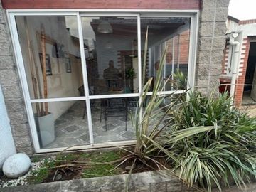 Casa de 4 Ambientes y garaje doble en Banfield.